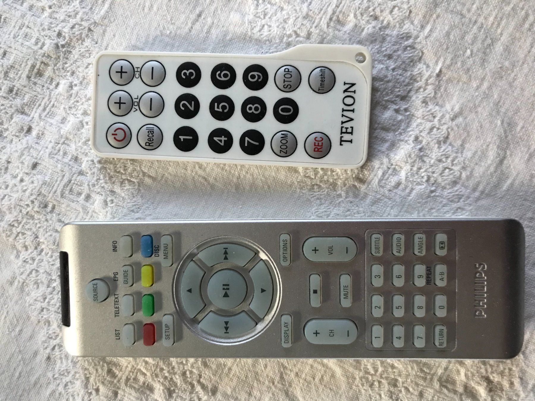 Alle DVDs: DVD-Player portabel – Gebraucht aus Trimbach von Danius 9