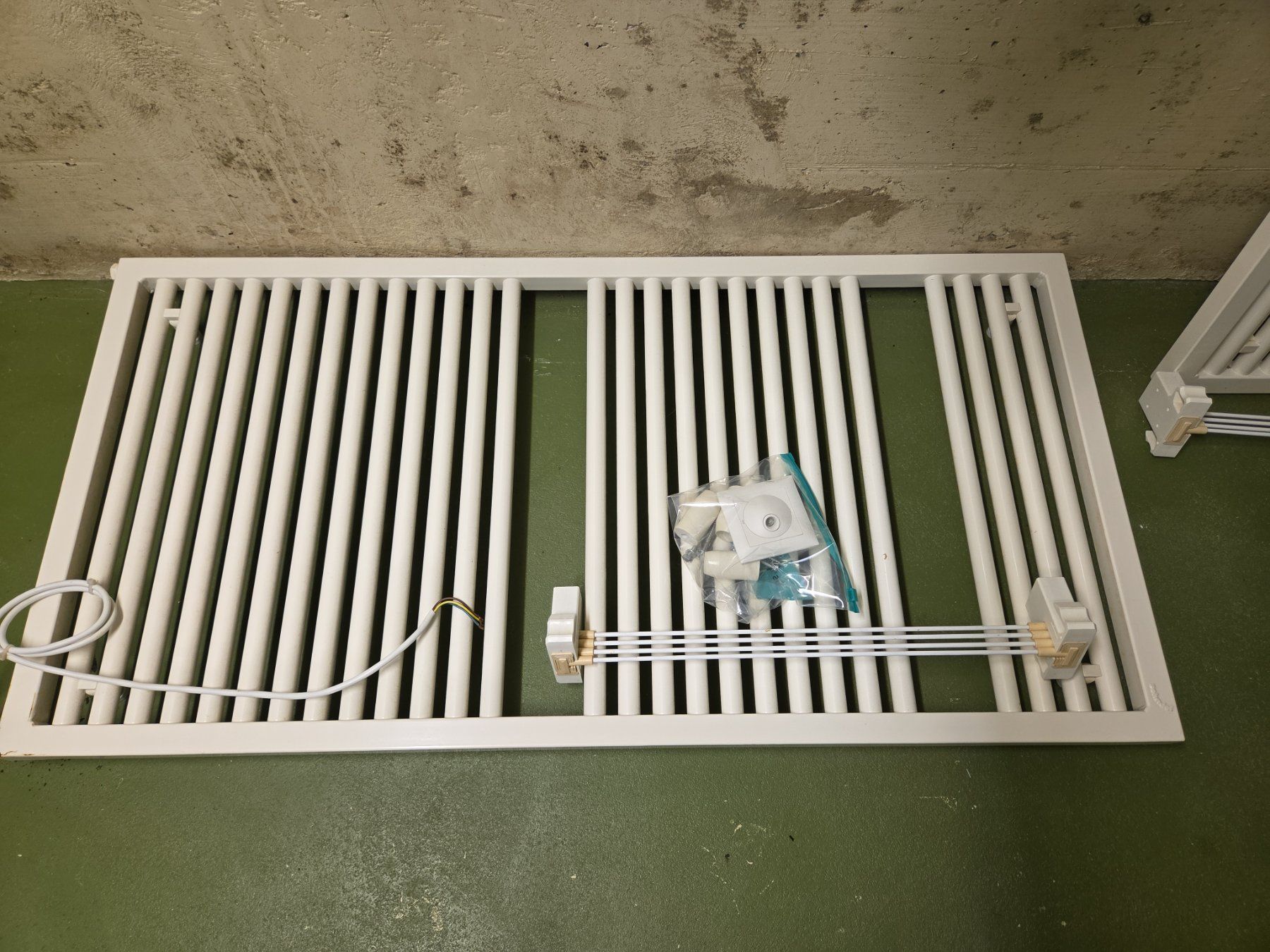 Zehnder Radiatori: zehnder Badheizkörper 119x60cm – Usato da Inwil venduto da Fab0527