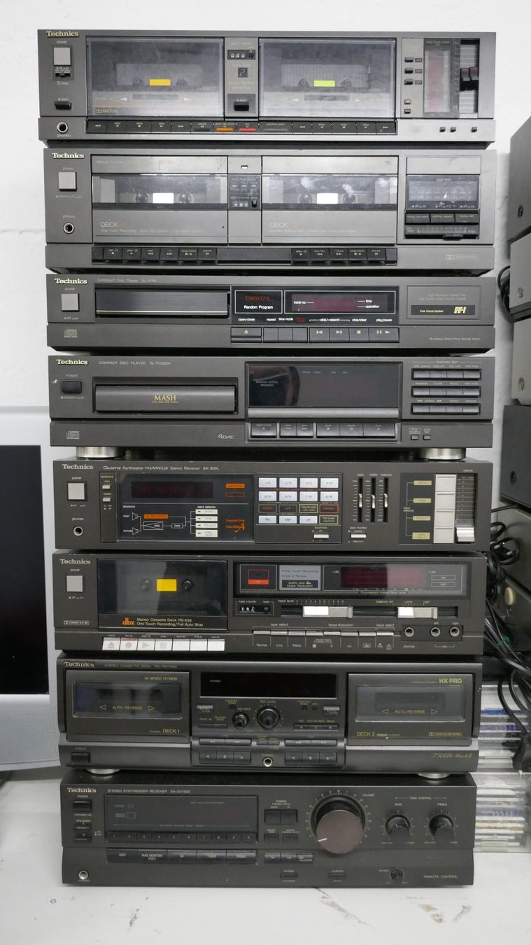Technics Amplificatori: Riesiges Konvolut an Technics Hifi-Komponenten – Usato da Wenslingen venduto da FairlightCMI 1