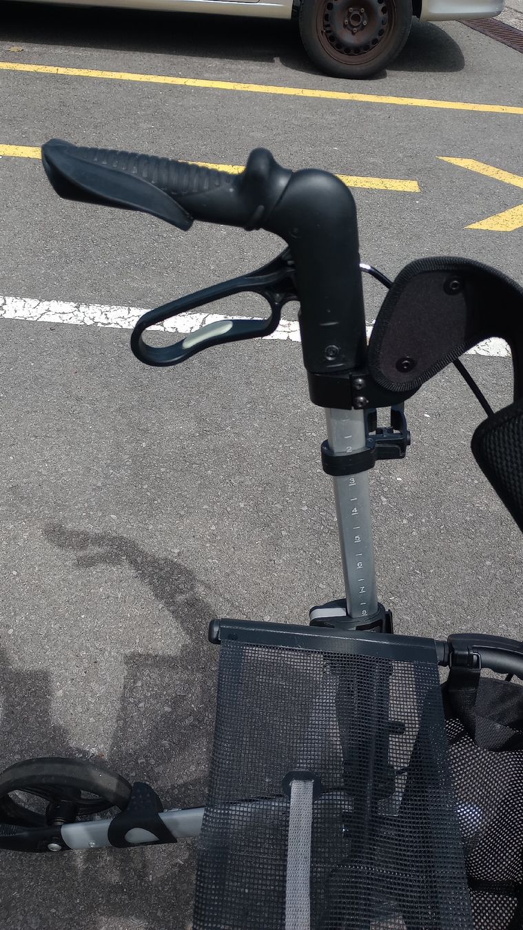 Ausili per la deambulazione: Rollator, déambulateur – Usato da Lonay venduto da DanBadoux 2