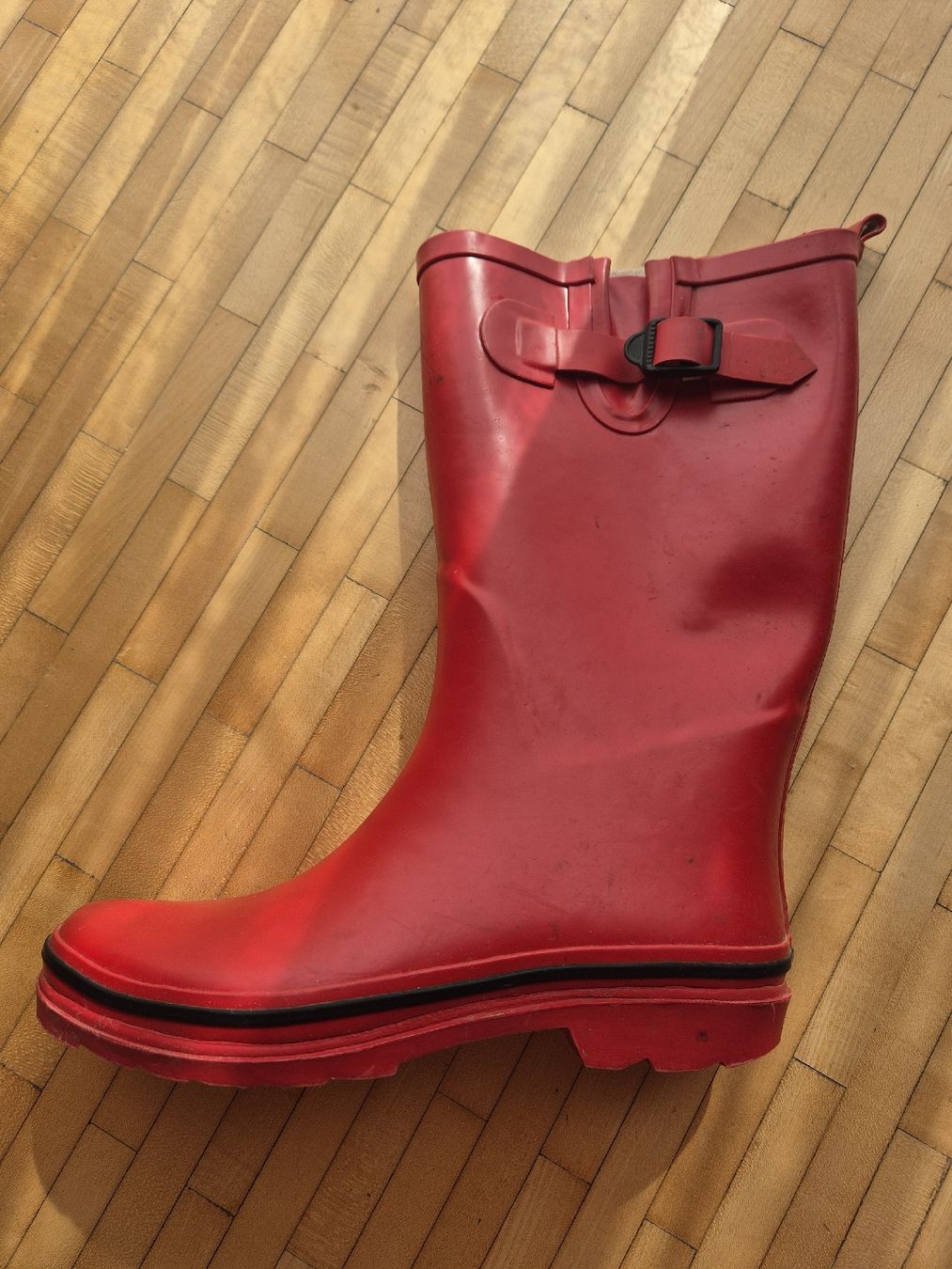 Chaussures femmes: Red Waterproof Rain Boots – D'occasion à Pfeffingen par Elegant_trend 1