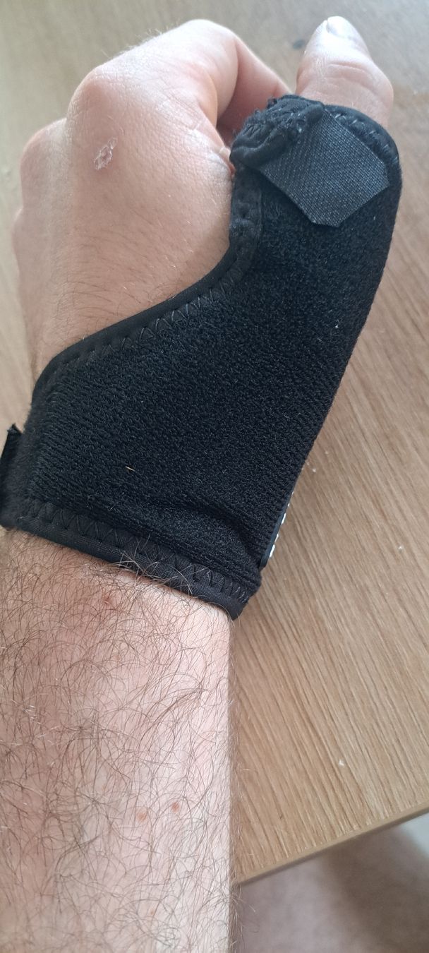 Attrezzature mediche: Attelle pouce - Pour le sport – Usato da Hombrechtikon venduto da Atroms47 2