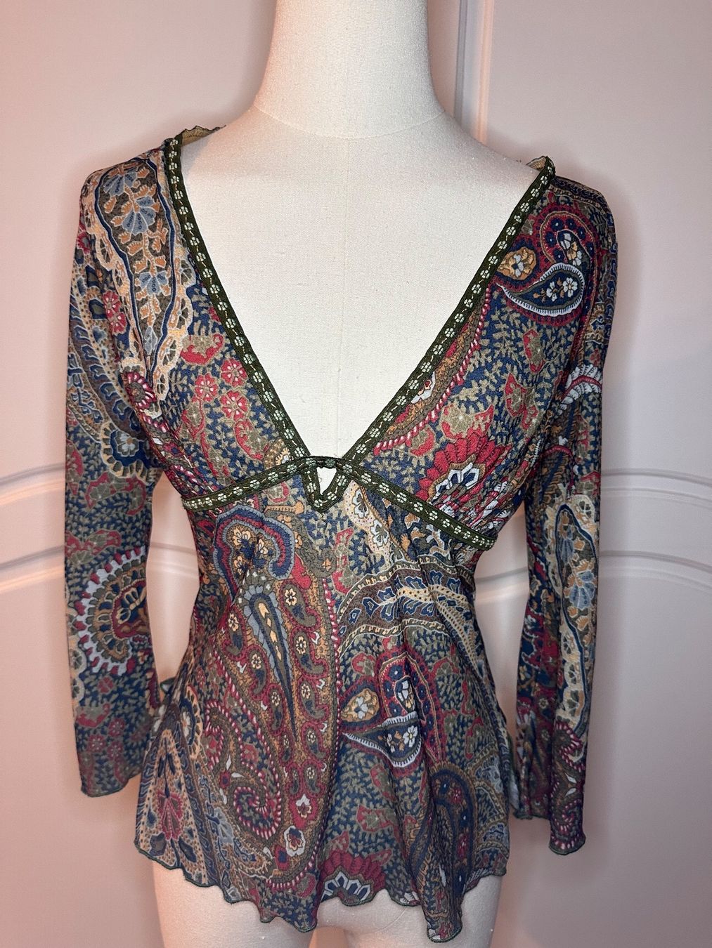 Blusen: Sexy geschnittene Oberteil s – Gebraucht aus Pfaffhausen von Klaras_second_hand 3