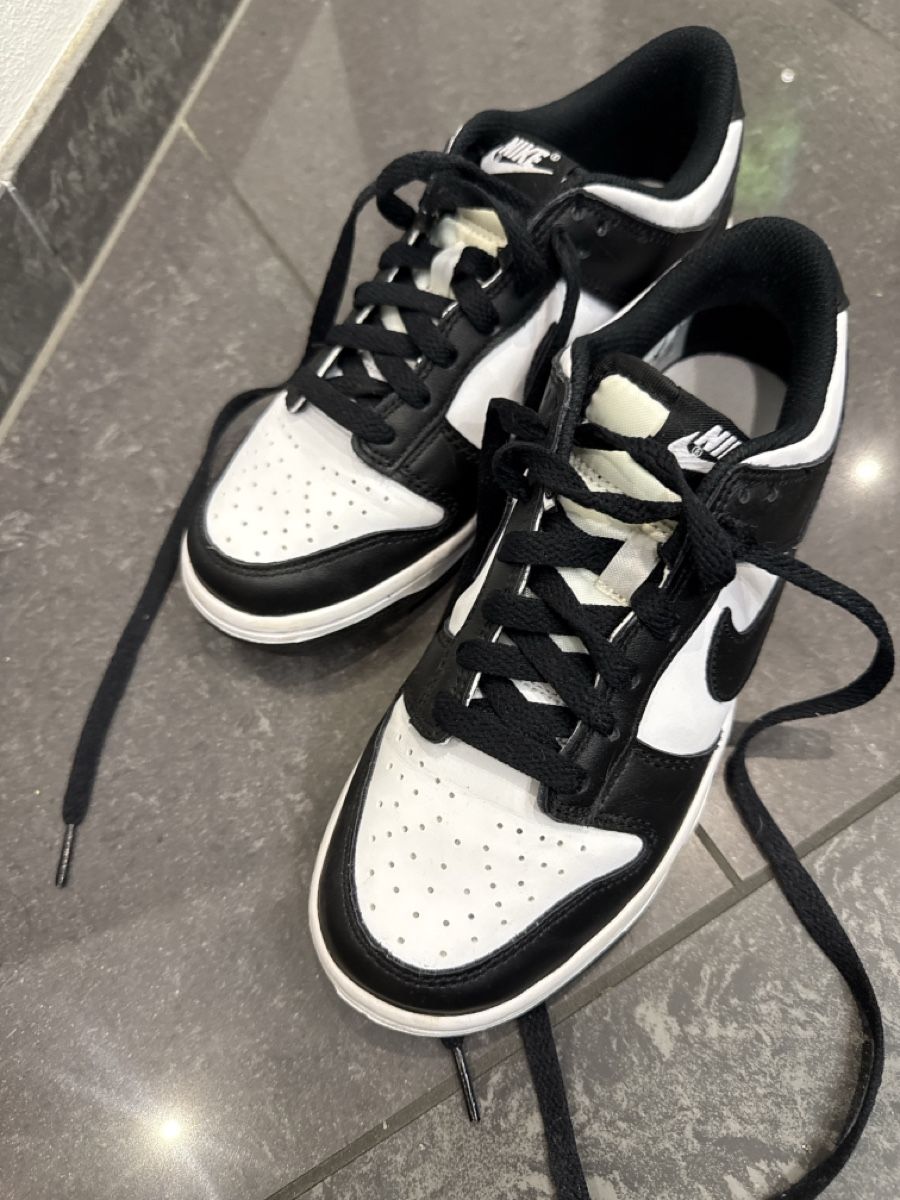 Nike Scarpe da uomo: Nike Dunk Low Panda, Gr. 38, Top Zustand – Nuovo (secondo la descrizione) da Rorschach venduto da elvi20