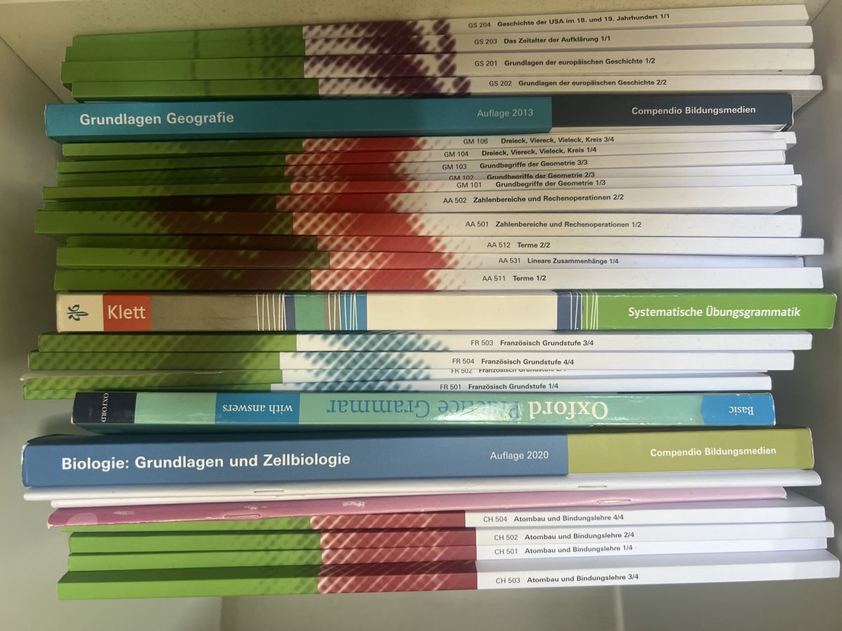 Bücher: Schulbücher Matura 1. Semester ISME – Gebraucht aus Weisslingen von lorrue