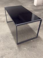 Tisch mit schwarzer Glasplatte Metallrahmen schwarz