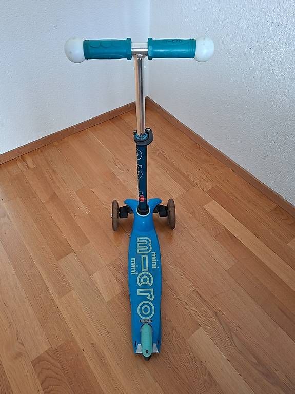Micro Kickboard: Mini Scooter MICRO 3-Rad Kinderroller türkis – Gebraucht aus Lenzburg von Fieldsofathenry 1