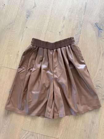 H&M Bermuda Shorts Kunstleder in braun Gr. s
