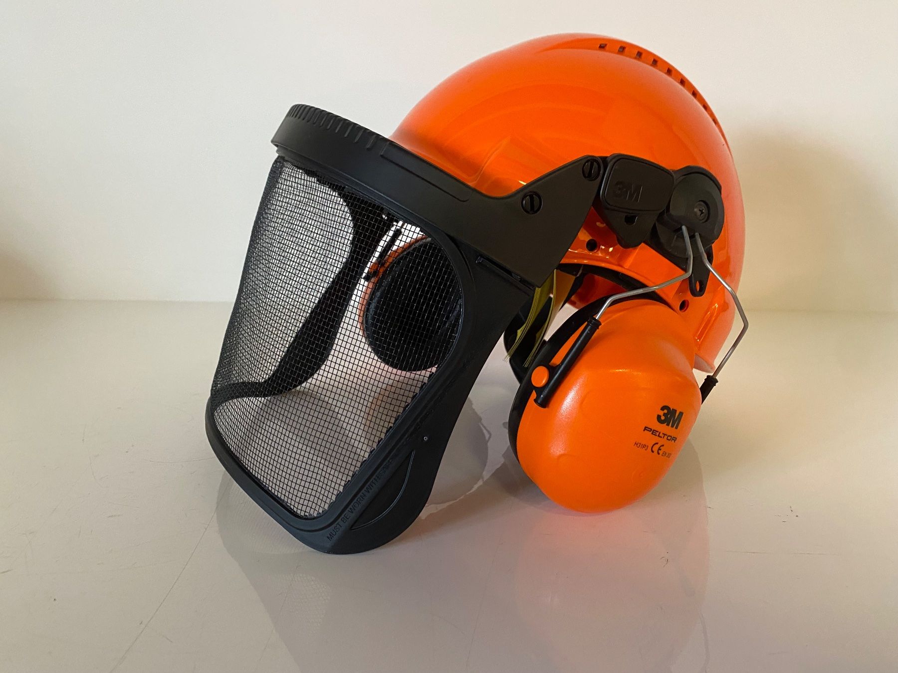 Protezione per viso e udito: Neuer 3M Peltor Schutzhelm Forst – Nuovo (secondo la descrizione) da Ballwil venduto da ClassicGallery 1
