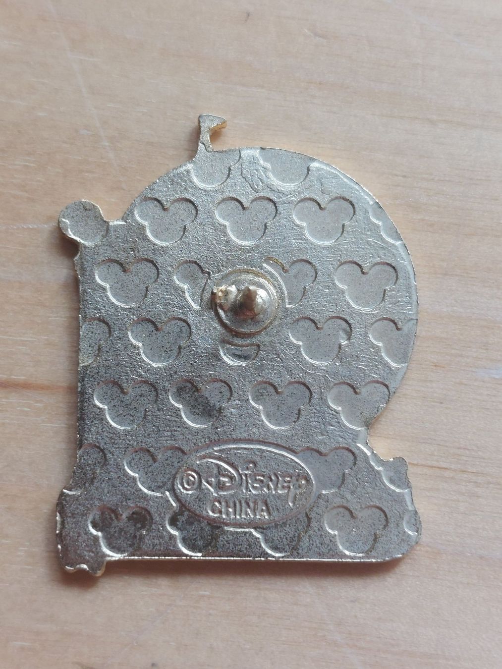Disney Placchette & Badge: DISNEY - PIN – Usato da Gipf - Oberfrick venduto da Esnoopy 1