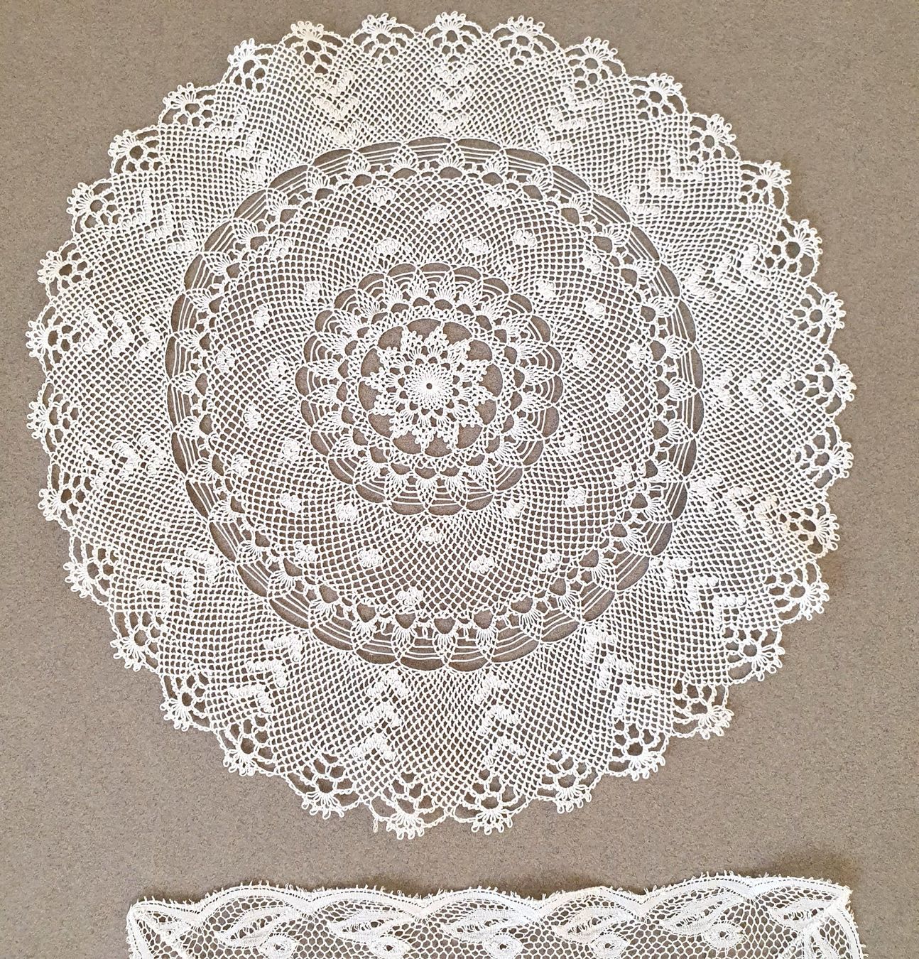 Altra biancheria da tavola: 4 anciens napperons en dentelle – Usato da Lausanne venduto da venise001 1
