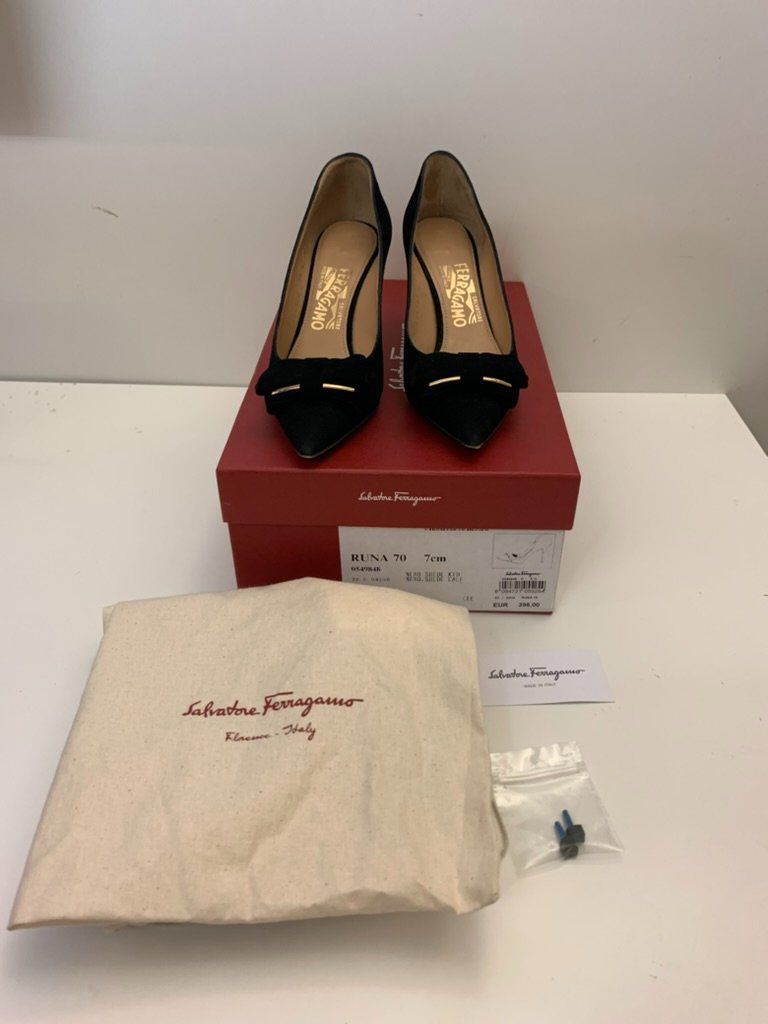 Salvatore Ferragamo Scarpe da donna: Salvatore Ferragamo Pumps 'Runa' in black suede – Usato da Genestrerio venduto da fra_c955 3