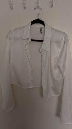 Damen Bluse FB Sister weiss kurz geschnitten Grösse M