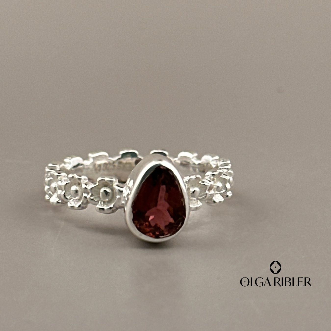 Olga Ribler Anelli: Feiner Silber Ring 925 mit Granate Grösse 58 – Nuovo (secondo la descrizione) da Luzern venduto da Schmuckoutlet 4