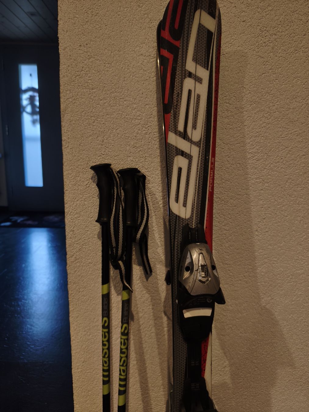Elan Skis: Kinder Ski, Schuhe und Stöcke – Gebraucht aus Benken SG von BestBuy1988 1
