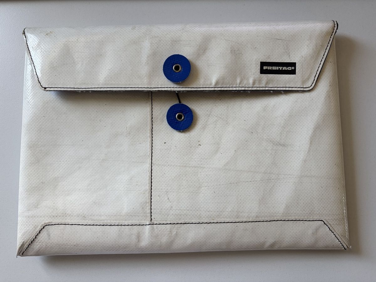 Freitag Valigie & Borse: FREITAG Case 30cm 21cm 1,5cm – Nuovo (secondo la descrizione) da Buchs ZH venduto da Jay66