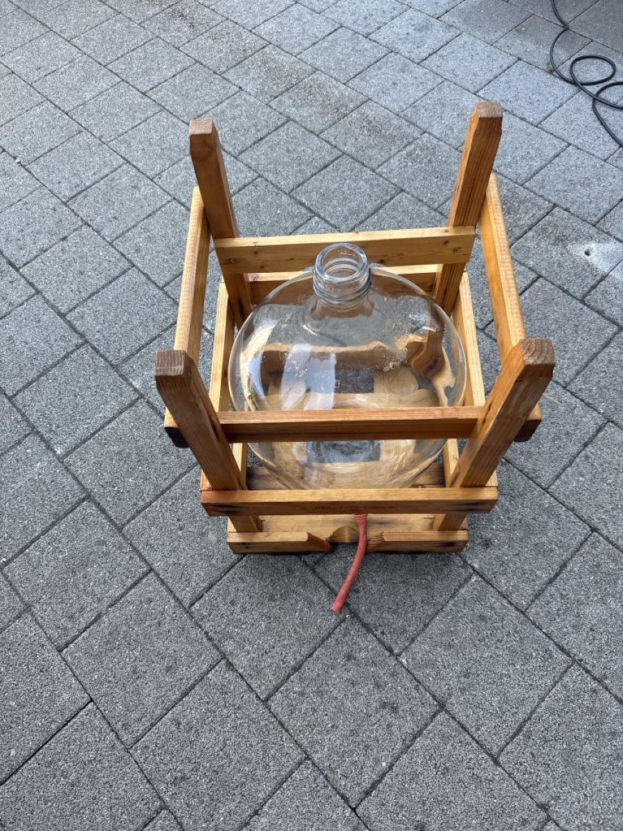 Accessori: Glasballon mit Holzgestell für Wein oder Most – Usato da Altstätten SG venduto da Hangartner74