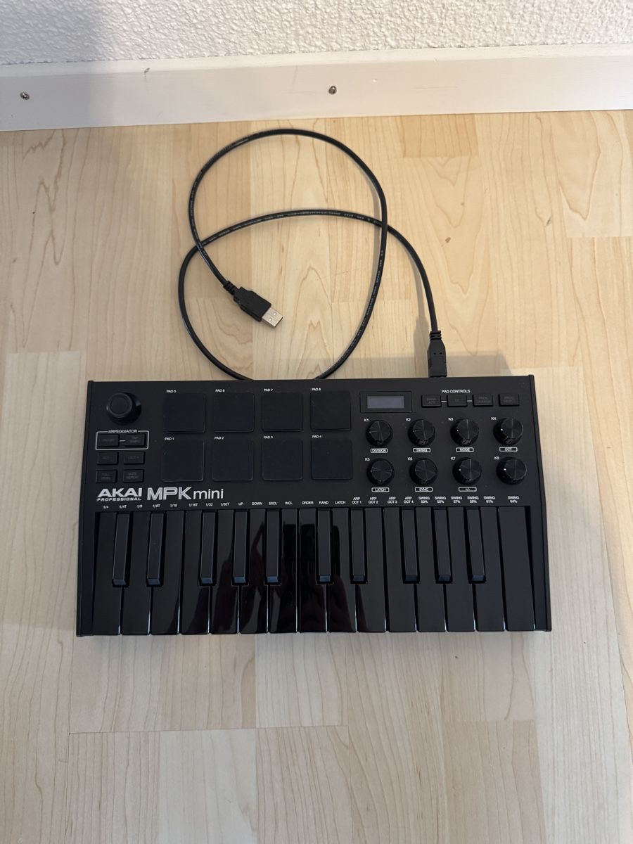 Akai Console di mixaggio: Akai MPK Mini  – Usato da Buchberg venduto da jon_w9fy