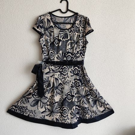 Kurzärmliges Sommerkleid, Gr. M