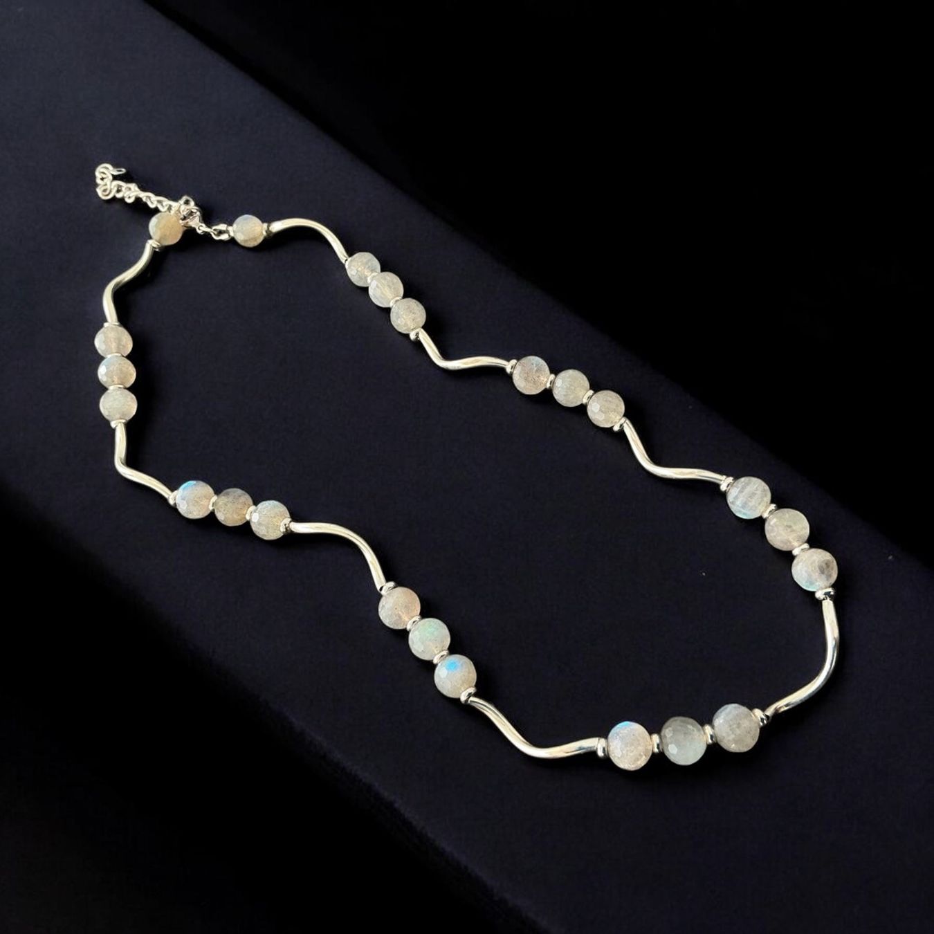 Catenine: Elegante Halskette mit Labradorit-Steinen. Neu – Nuovo e nell'imballaggio originale da Geroldswil venduto da Lilleke 7