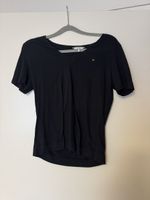 Schickes, schwarzes T-Shirt von Tommy Hilfiger, S