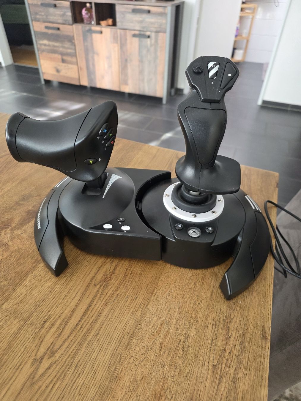 Thrustmaster Controller: Thrustmaster T.Flight Hotas One Pc / X Box – Usato da zofingen venduto da Pyramos