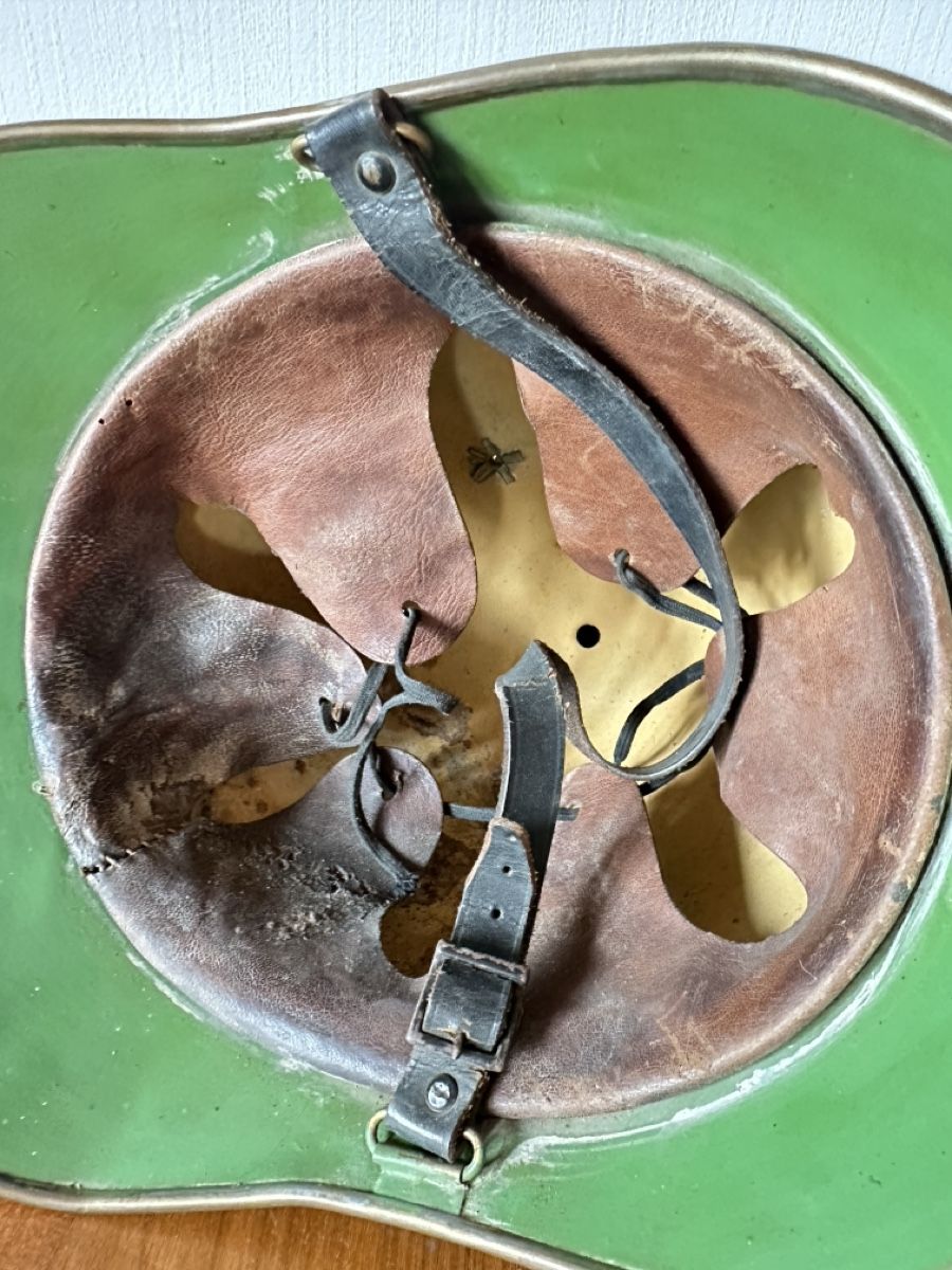 Uniformi: Feuerwehrhelm antik Schweiz alt Helm – Usato da Haegendorf venduto da Chruege 5