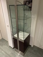 [NEU]: Glas Vitrine mit Beleuchtung