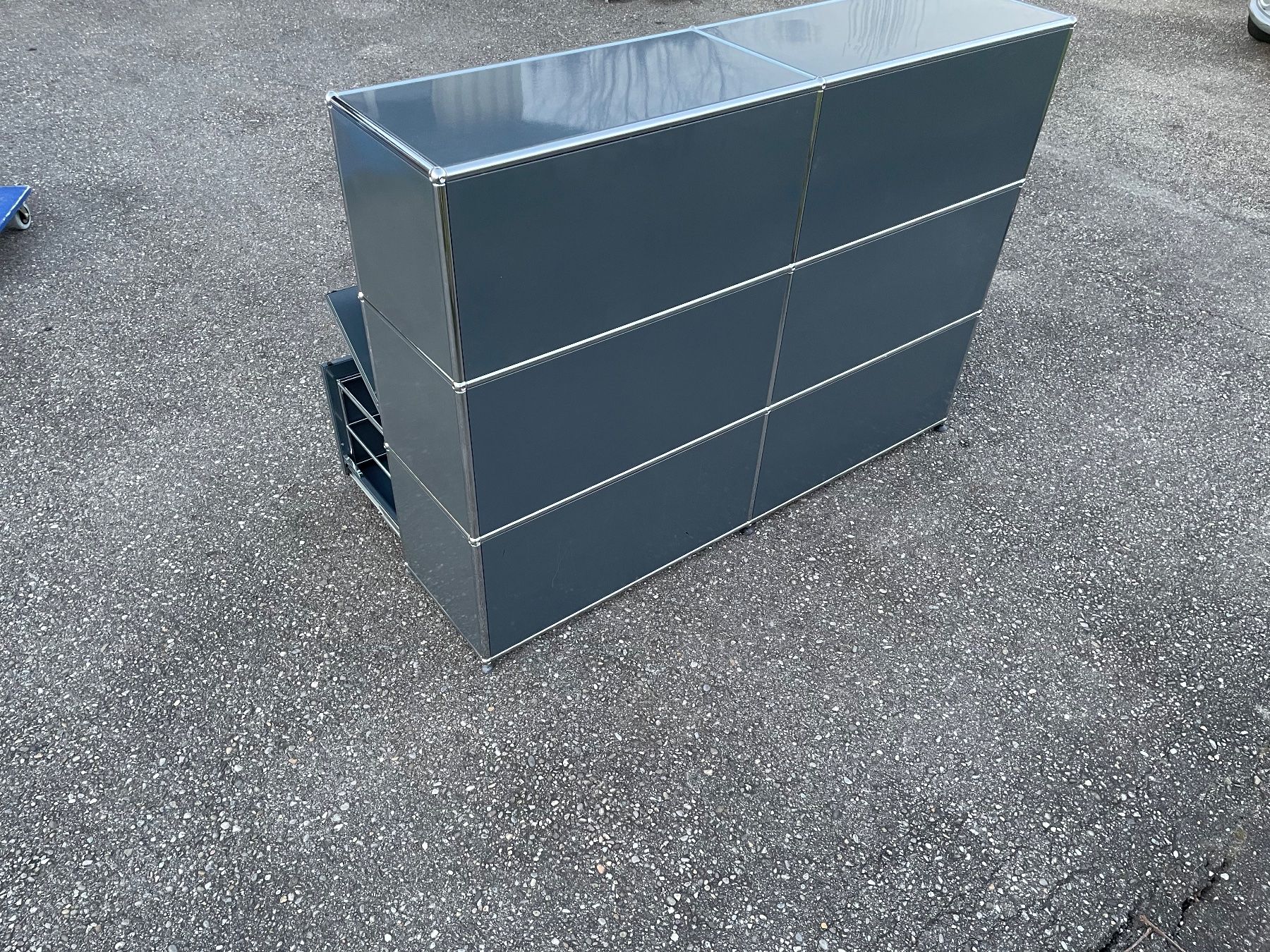 USM Regale: USM Sideboard Anthrazitgrau, Lieferung und Umbau möglich – Gebraucht aus Grenchen von Design-Outlet 7