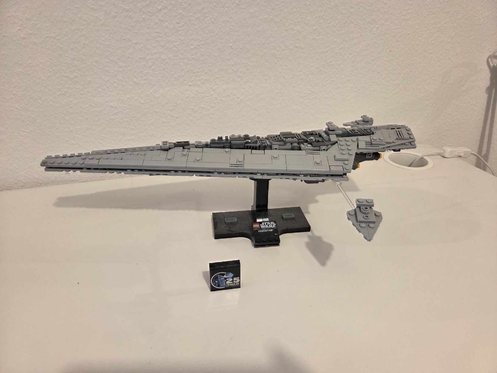 Lego Jeux de construction: LEGO Star Wars Millennium Falcon + LEGO Executor – D'occasion à Bonstetten par Emily 2