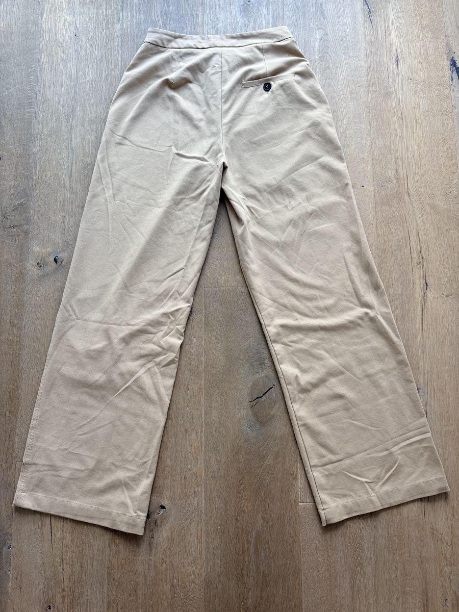 Bershka Pantaloni: Pantalon beige Bershka taille 38  – Usato da Champlan venduto da Ger77 2