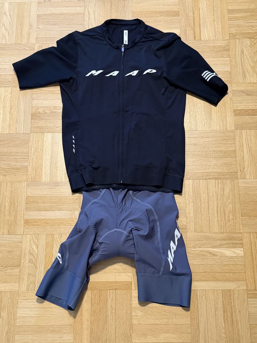 Canottiere & Pantaloni: MAAP Kit neuwertig – Nuovo (secondo la descrizione) da Rheinfelden venduto da DA__RIO