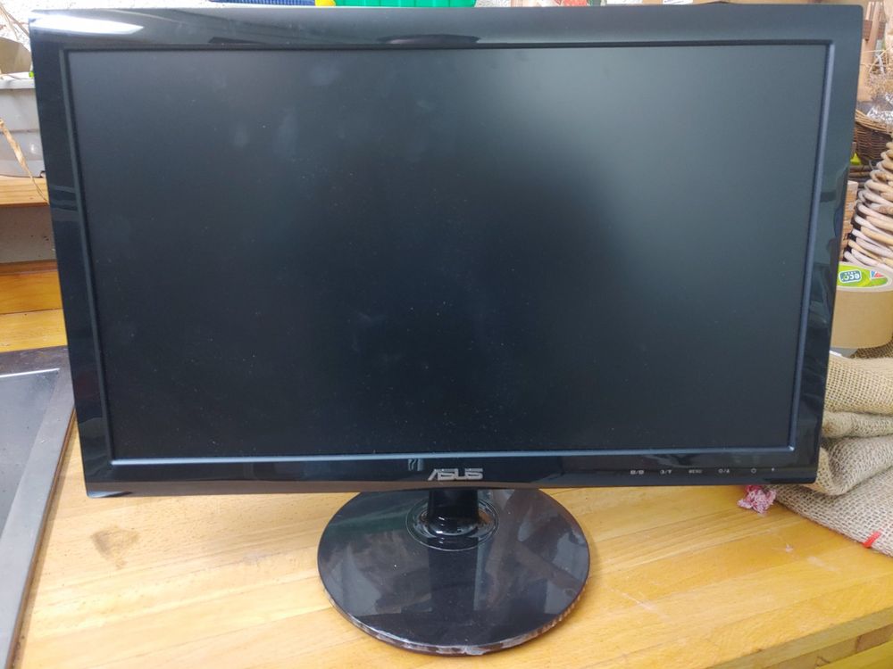 Zu verkaufen Monitor Asus VS197, 18.5" Kaufen auf Ricardo
