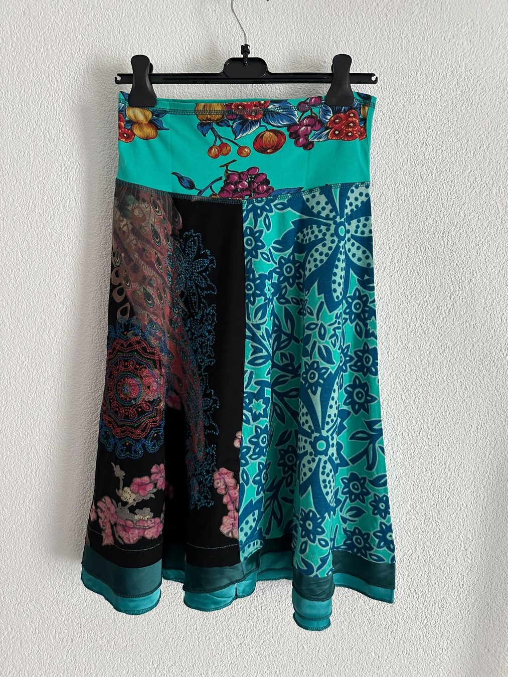 Desigual Gonne: Jupe Desigual – Nuovo (secondo la descrizione) da La Neuveville venduto da flodocha