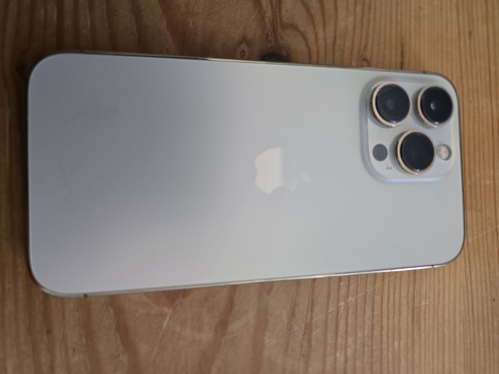 Apple Portables: iPhone 13 Pro Gold. Strich im Display – D'occasion à Uetikon am See par Skyrider1 5