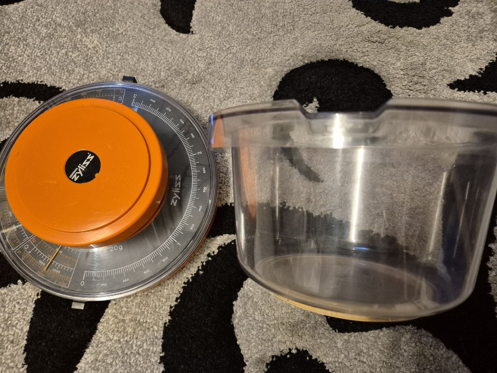 Zyliss Küchenwaagen: Waage orange 70er mit Behälter – Gebraucht aus Villmergen von MONCHHICHI