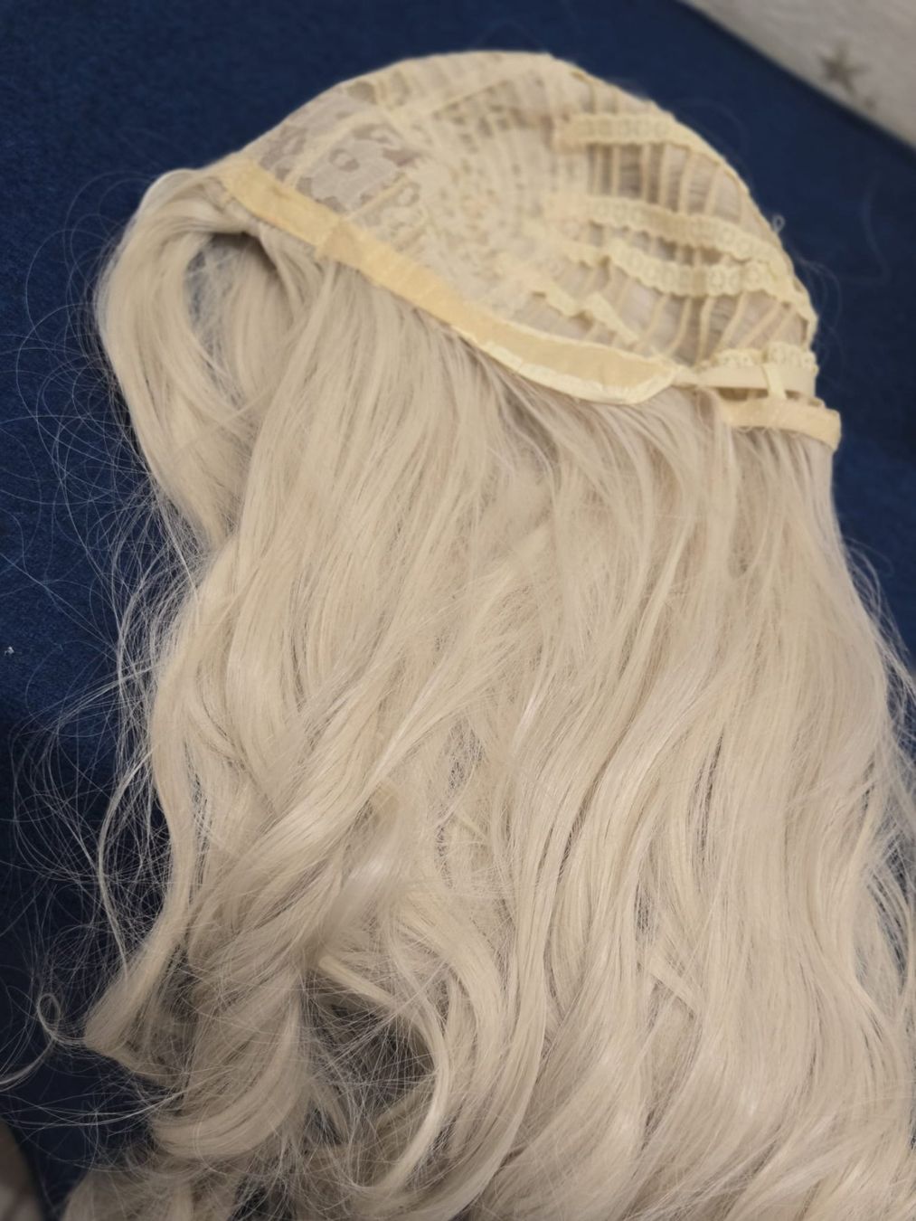 Parrucche: Blonde, lange gewellte Perücke – Nuovo (secondo la descrizione) da Rheinsulz venduto da Gilea 8