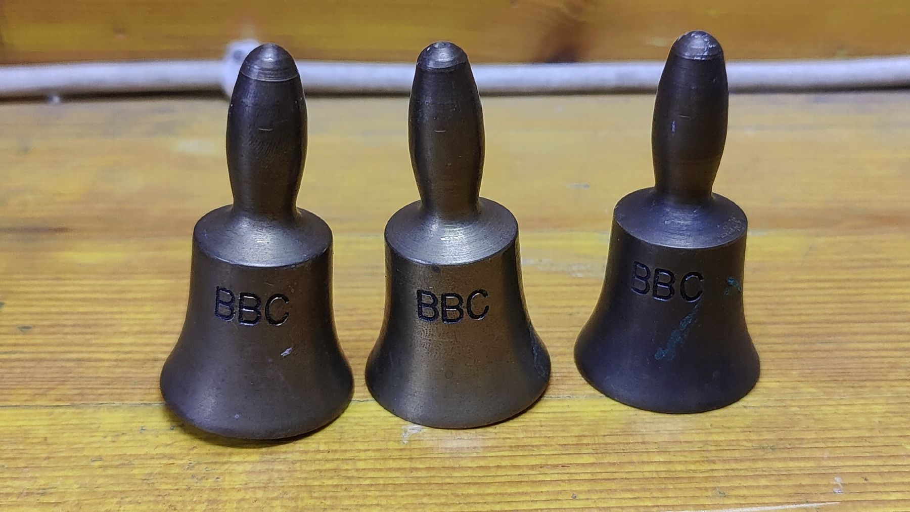 Campanacci mucche: 3 kleine Glöckchen BBC, Messing (L12) – Usato da Neuenhof venduto da bro_9zsg