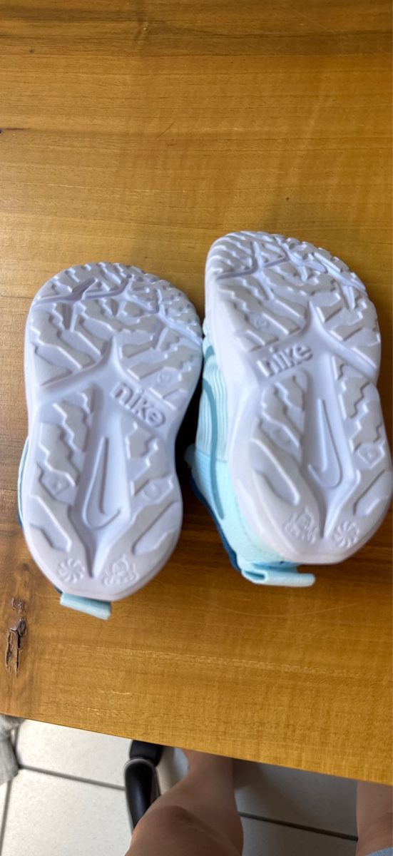 Nike Schuhe für Jungen: Kinderschuhe Nike hellblau Grösse 22 – Gebraucht aus Münsingen von eviana1 1