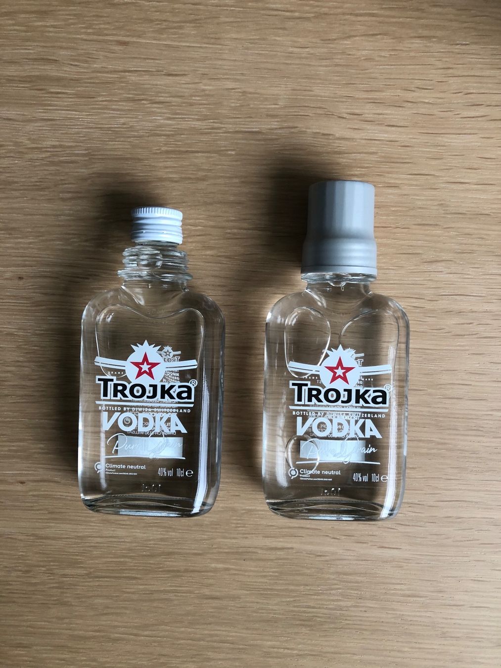 Trojka Bevande alcoliche: TROJKA Vodka reines Getreide 40%Vol 10cl – Nuovo (secondo la descrizione) da Wald ZH venduto da mlnt 2