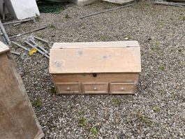 Antike Holztruhe mit Schubladen (17)