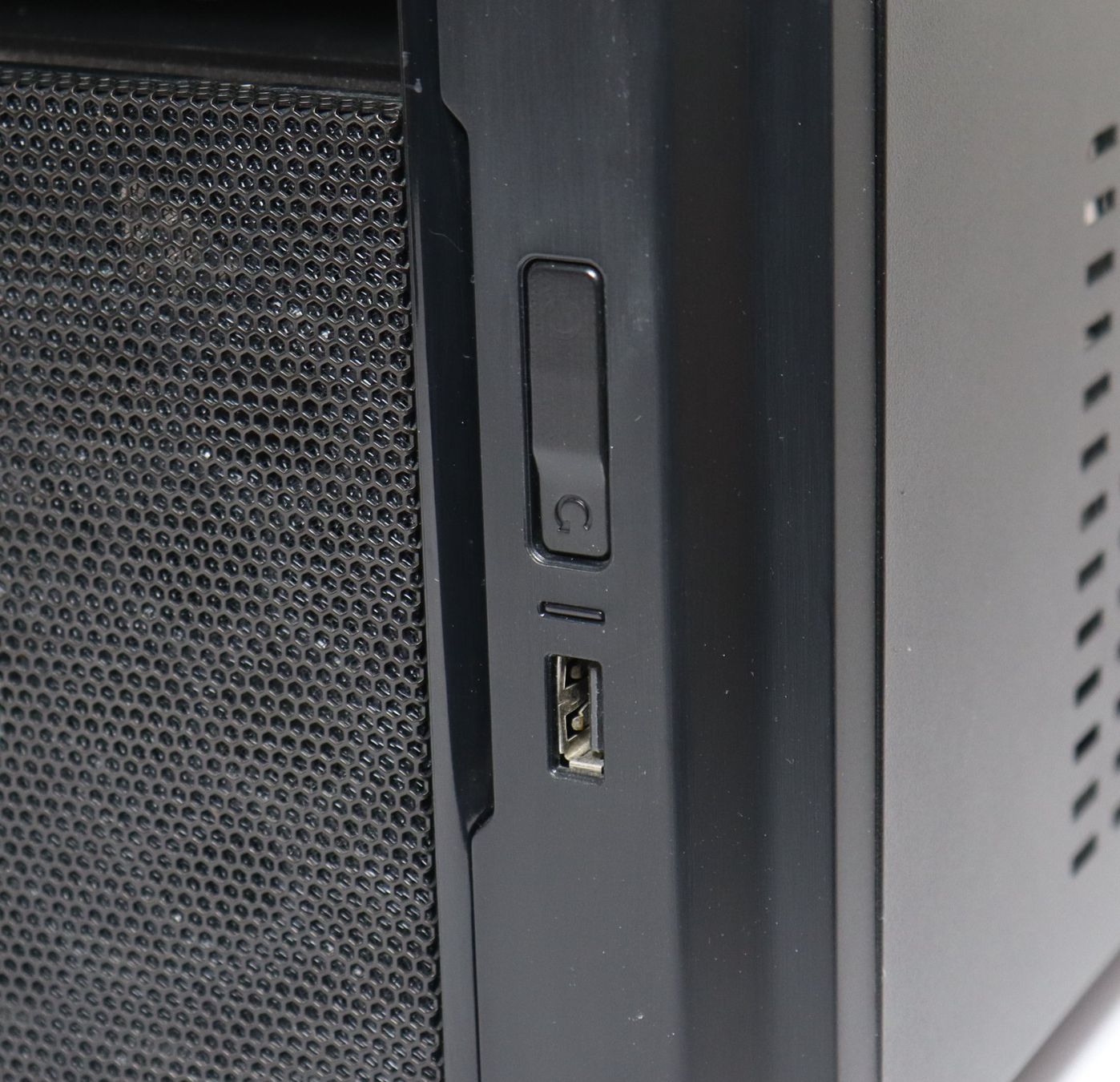 Custodie: Cooler Master Elite 130 mini ITX Gehäuse – Usato da Frick venduto da volvo850driver 4
