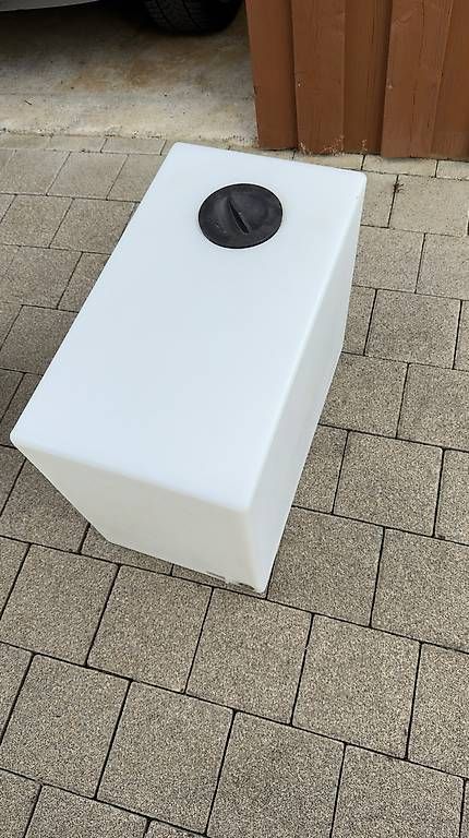Abbeveratoi e trogoli: 110L Wassertank 35cm x 62cm x 51cm  – Usato da Gipf-Oberfrick venduto da Fam.Mueller.Wittnau