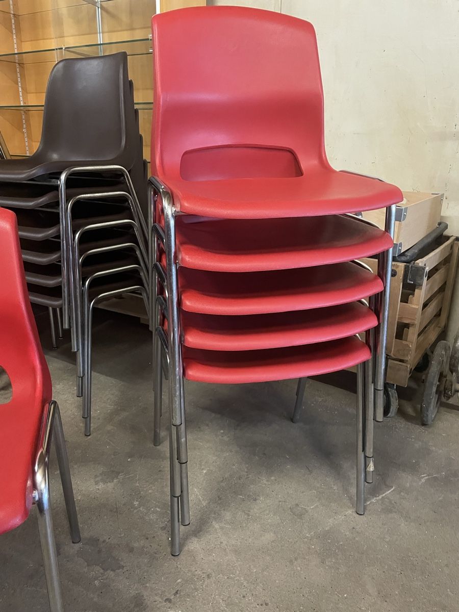 Sedie: Stapelstühle rot – Usato da Pratteln venduto da efeu12 1