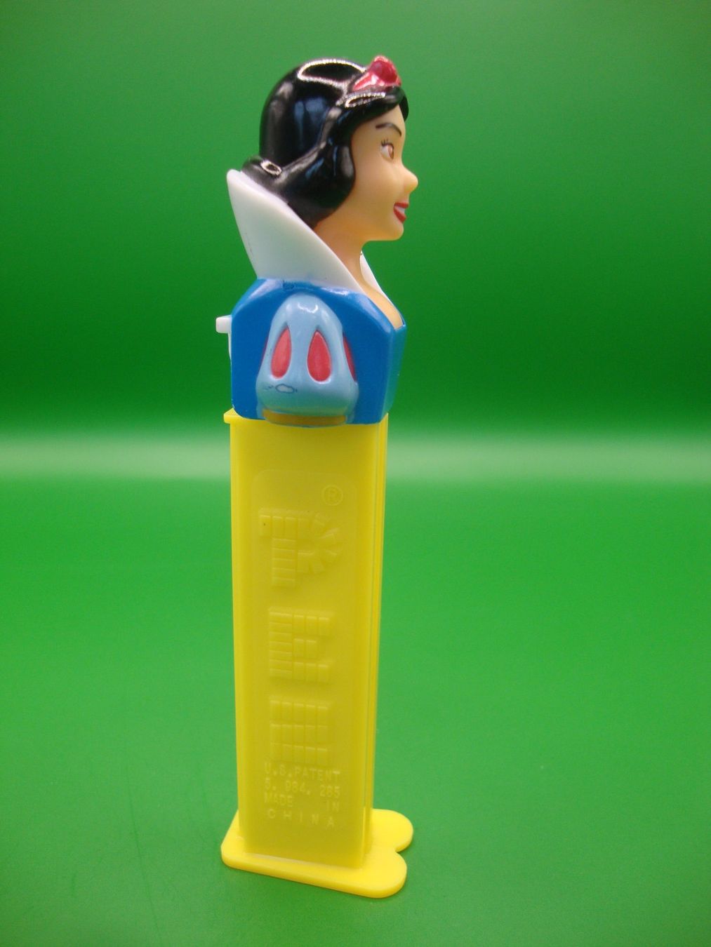 Pez Statuette: PEZ SCHNEEWITTCHEN MADE IN CHINA – Usato da Basel venduto da pink2010 1