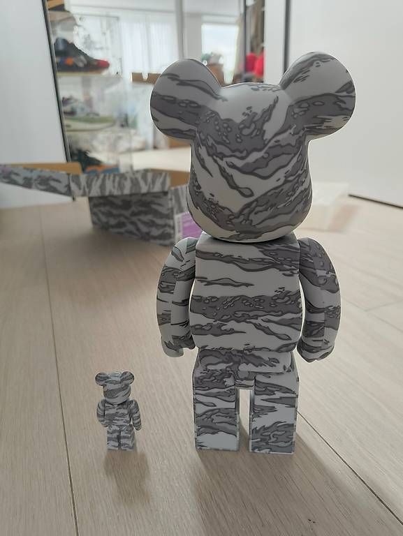 Statuette: Bearbrick x Atmos x Solebox 100% & 400% Set – Usato da Luzern venduto da Pokepas 4