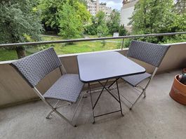 Balkontisch mit 2 Stühlen 