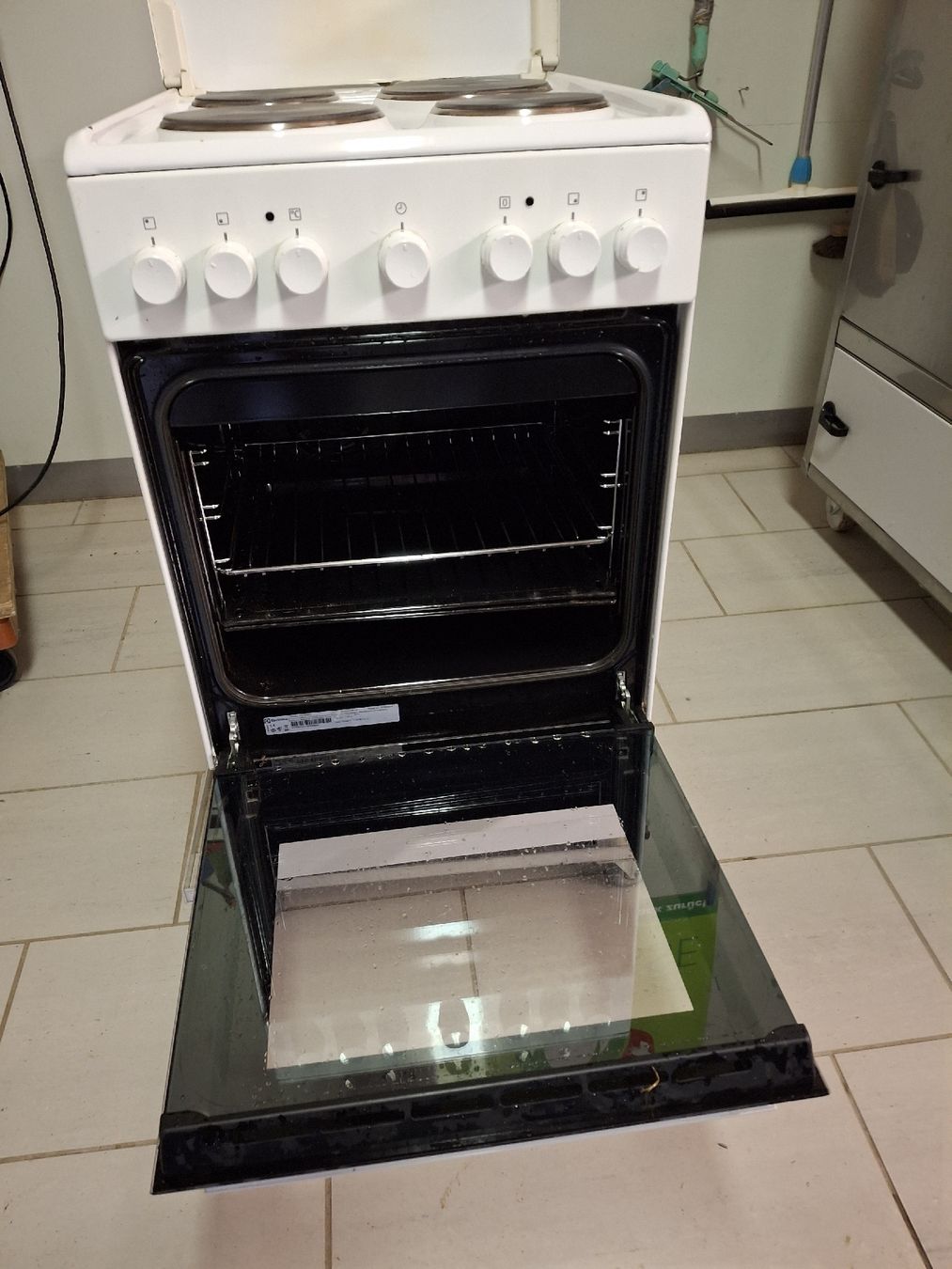 Electrolux Appareils de cuisine: Elektroherd mit Backofen weiss gebraucht – D'occasion à Pfaffnau par uff_v68c 2