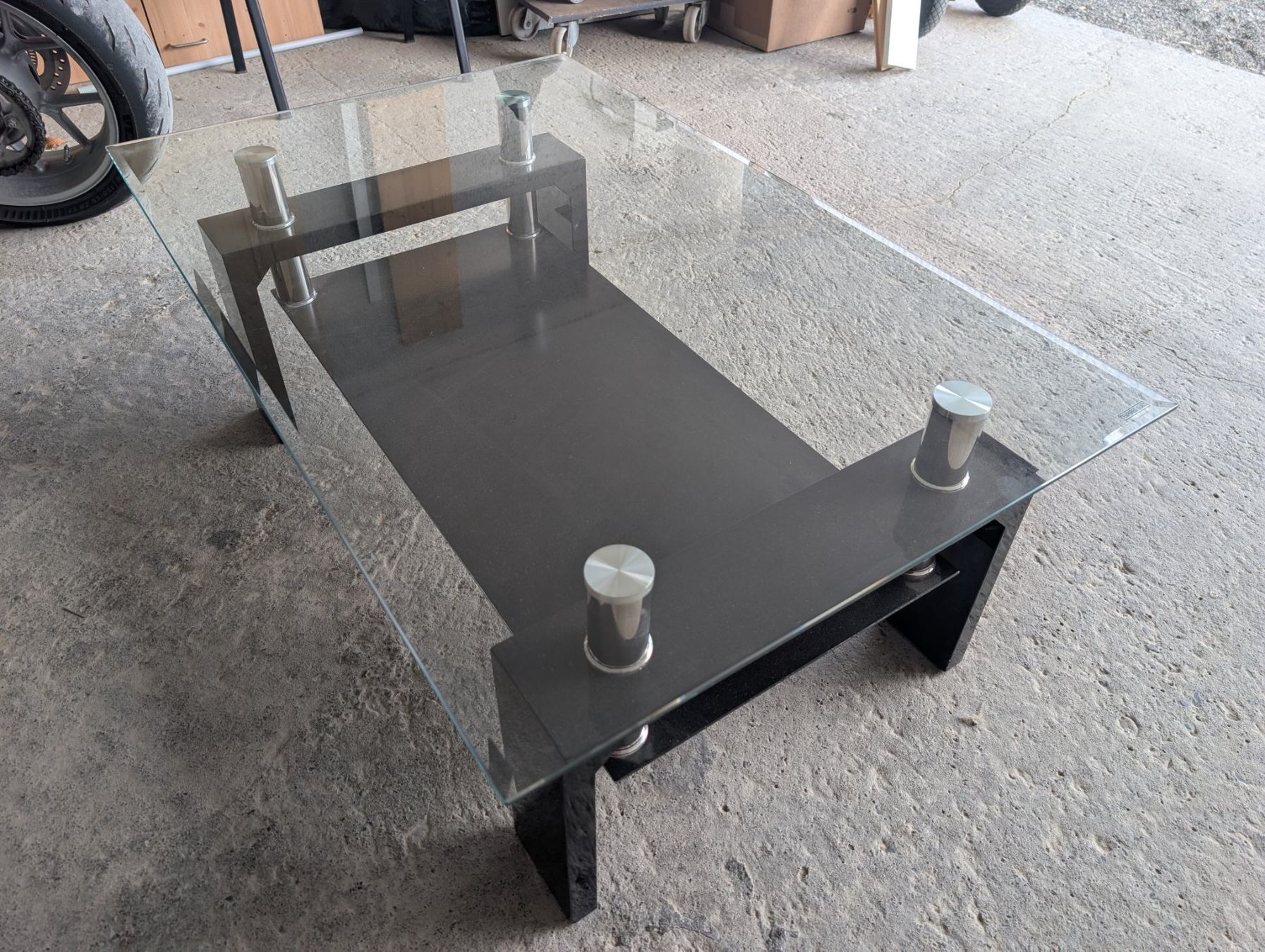 Tavoli: Couchtisch Glas schwarz mit Ablage – Usato da Unterkulm venduto da nic_72m6