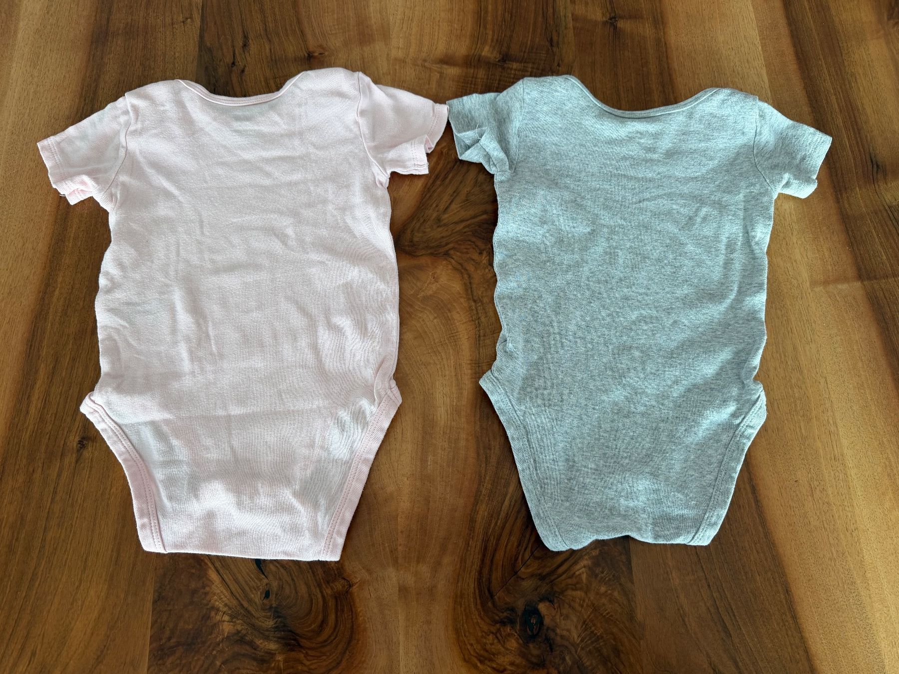 H&M Unterwäsche: 2 Kurzarm-Bodies, H&M, Grösse 74 – Gebraucht aus Haslen AI von s176 1